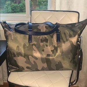 NWOT Tommy Hilfiger Camo XL Weekender🦋